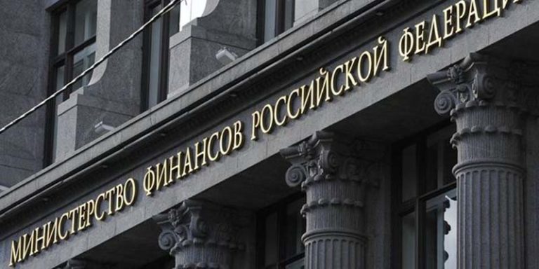 Минфин отвечает, нужно ли использовать ККТ при продаже товаров своим работникам